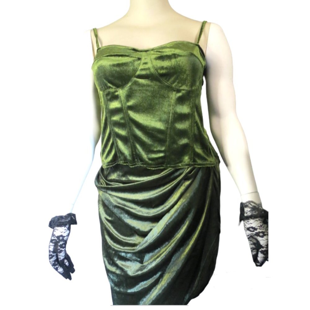 PRETTY LITTLE THING - PLUS - VELVET CORSET & RUCHED SKIRT - SIZE 18 - NW… - Picture 12 of 14